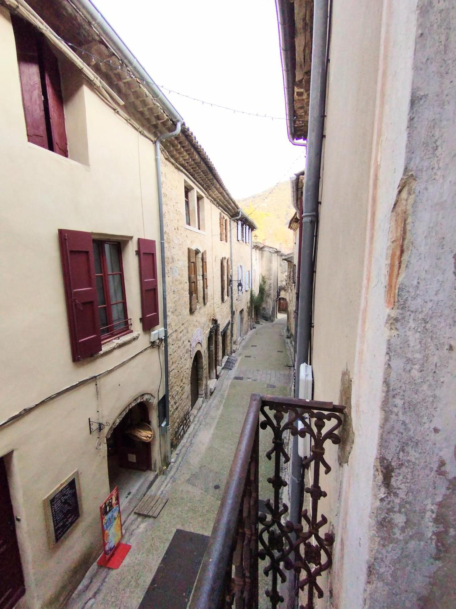 Les Studios De St Guilhem Saint-Guilhem-le-Desert Exterior foto