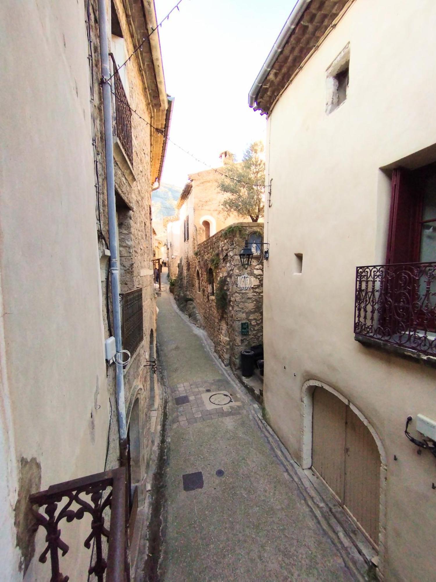 Les Studios De St Guilhem Saint-Guilhem-le-Desert Exterior foto