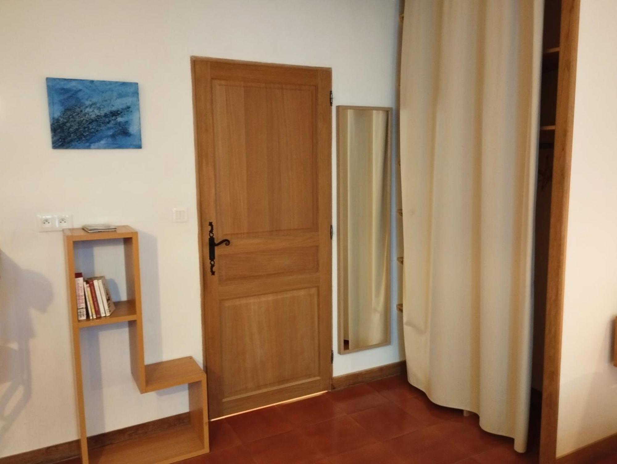 Les Studios De St Guilhem Saint-Guilhem-le-Desert Exterior foto