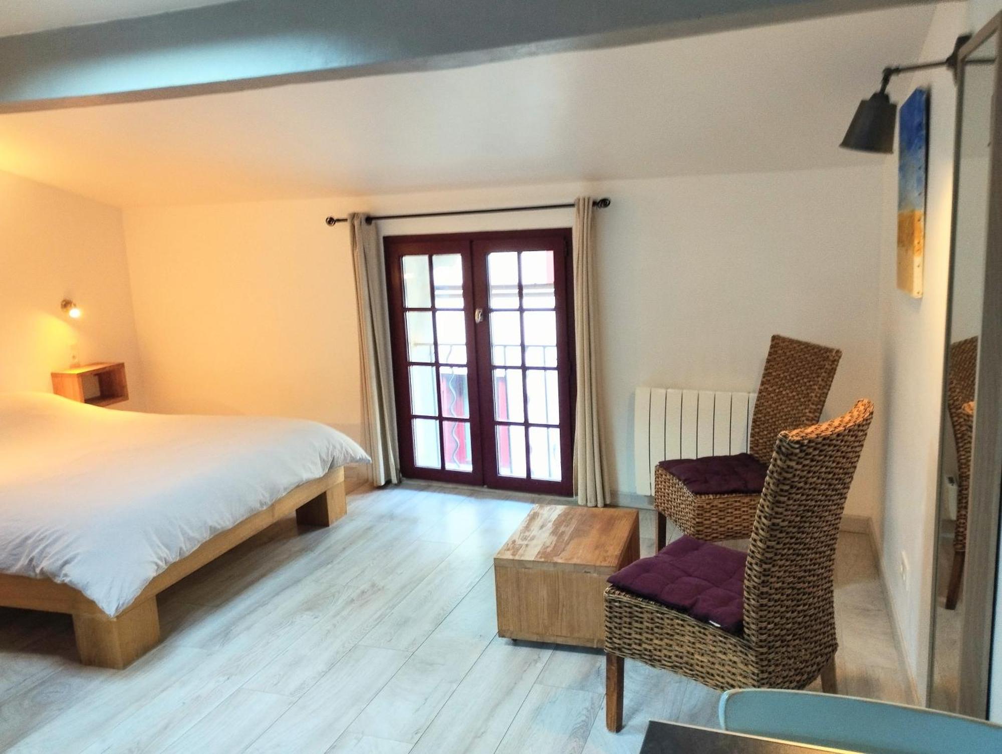 Les Studios De St Guilhem Saint-Guilhem-le-Desert Exterior foto